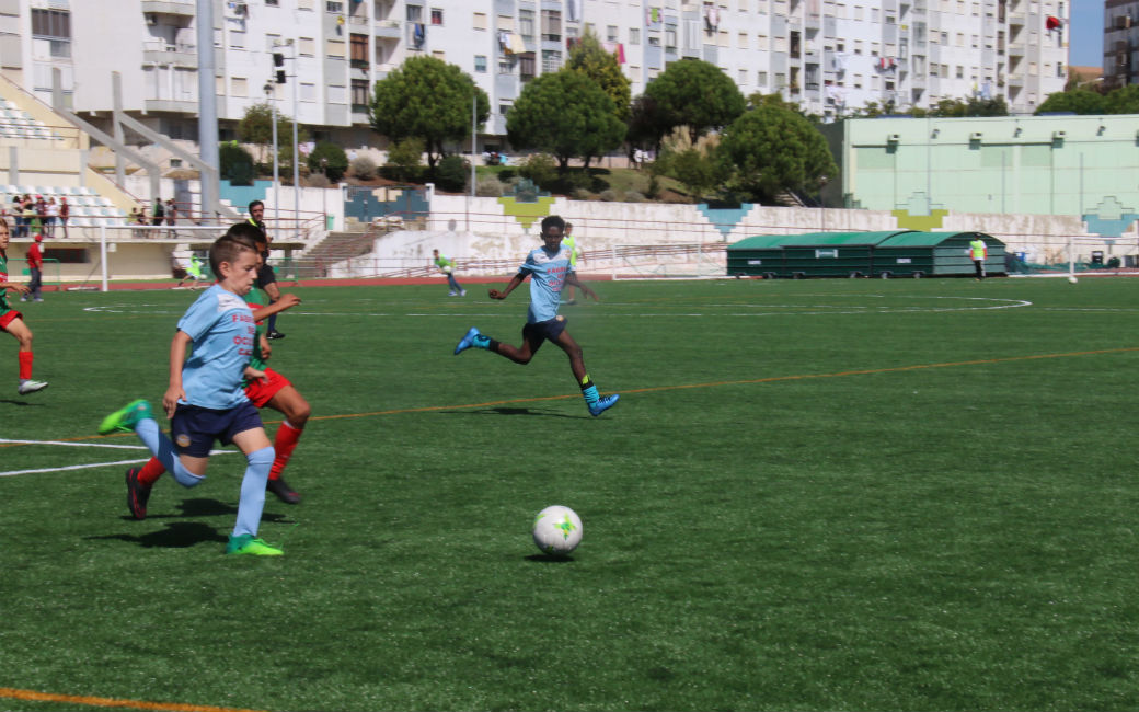 Participaram as equipas da Associação AMAVITA Foot, Clube Desportivo Estrela, Damaia Ginásio Clube e o Sport Futebol Damaiense