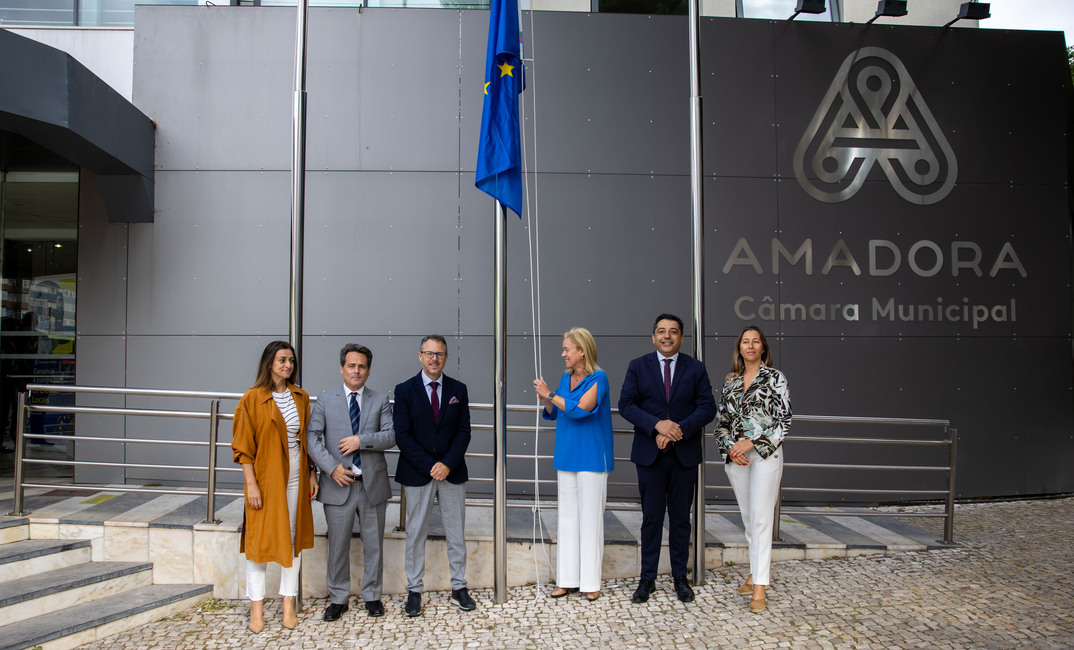 Câmara Municipal da Amadora hasteou hoje a bandeira da União Europeia