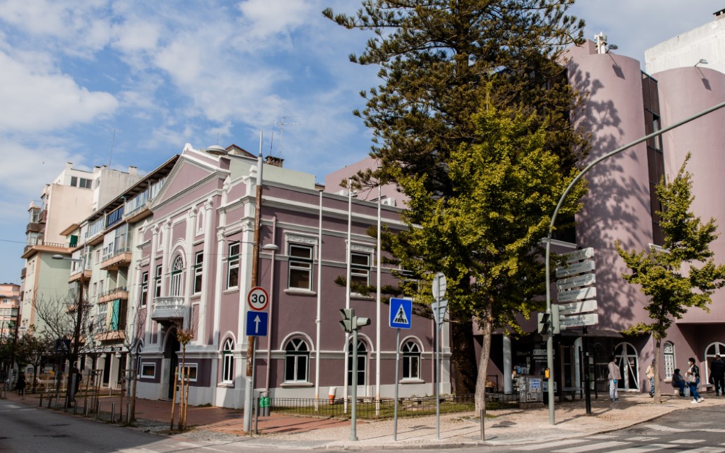 Exterior dos Recreios da Amadora