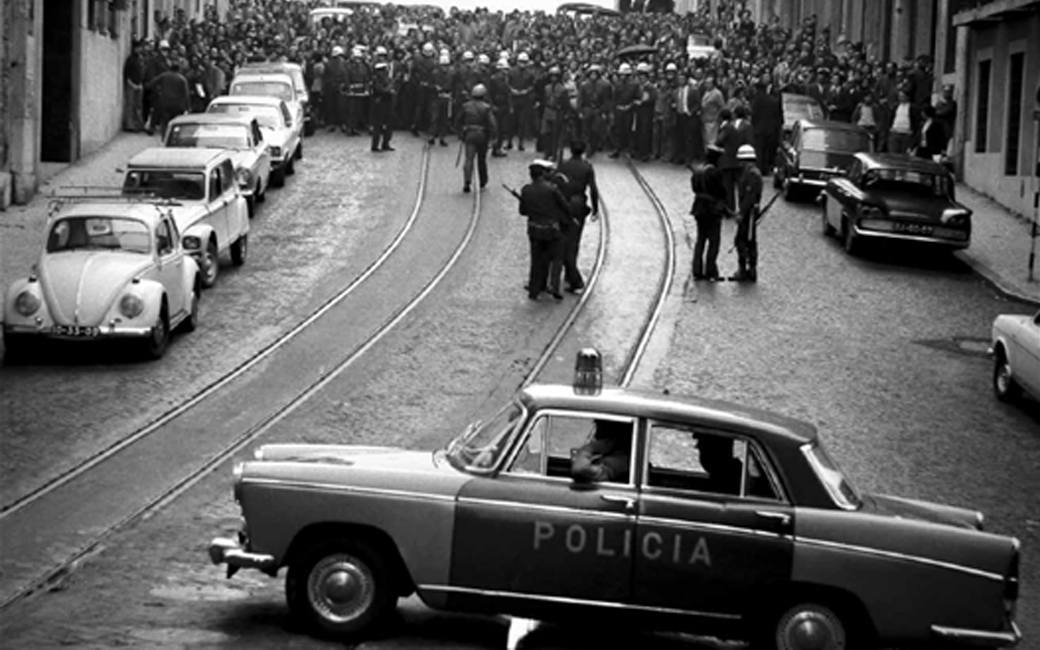 Da música à arte urbana, do cinema à poesia, a Câmara Municipal da Amadora preparou uma intensa programação para celebrar os 50 anos de democracia em Portugal e enaltecer a ‘Cidade que Nasceu de abril