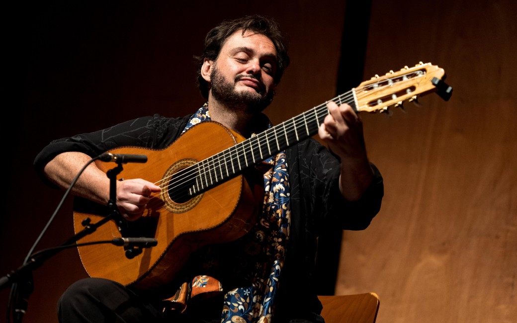12 julho | Yamandu Costa em concerto no Cineteatro D. João V
