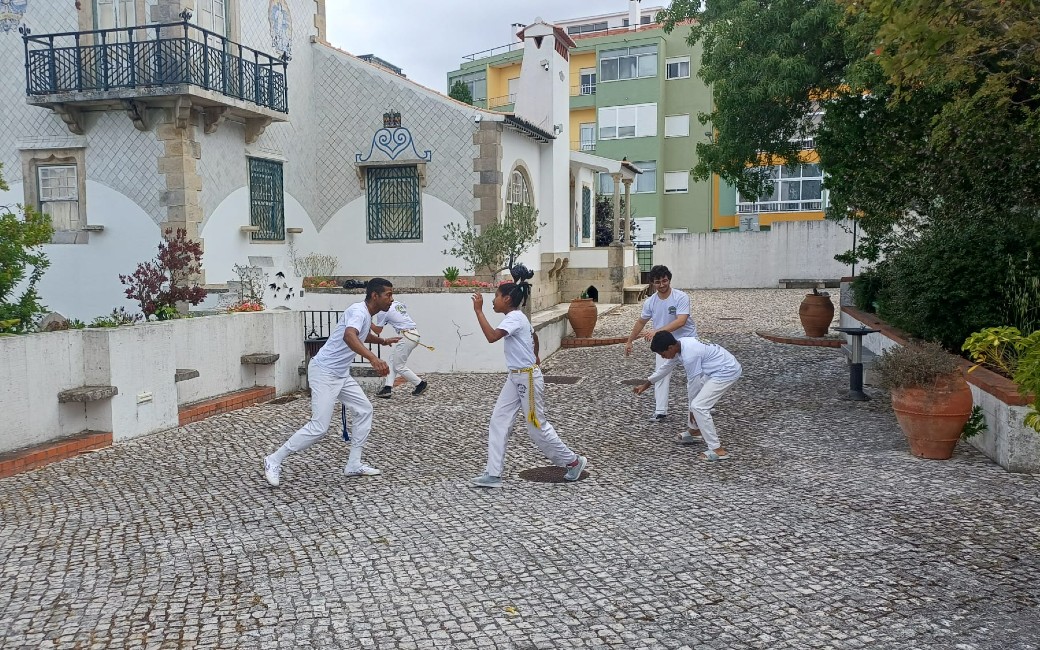 19 setembro | Venha experimentar uma aula de Capoeira no jardim da Casa Roque Gameiro!