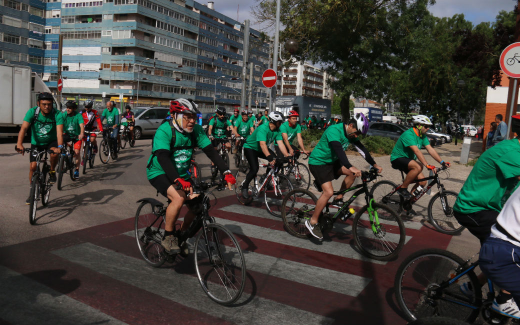 Centenas pedalaram na Amadora para comemorar o 25 de Abril