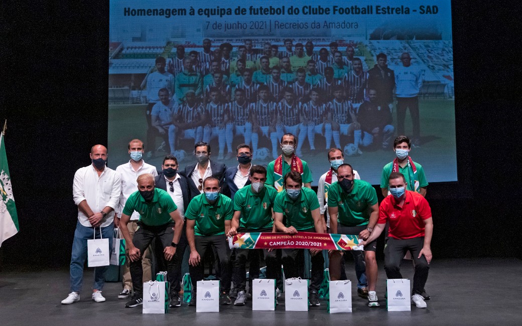 Autarquia homenageia equipa de futebol do Club Football Estrela – SAD | Equipa técnica/staff