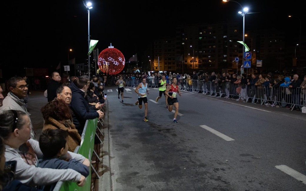 Atletas contaram com o apoio do público ao longo de toda a corrida