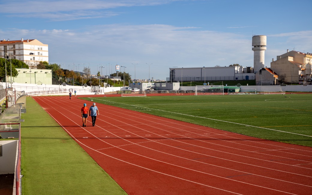 Novo horário | Utilização livre da pista de atletismo e ginásio ao ar livre do Complexo Desportivo Municipal Monte da Galega