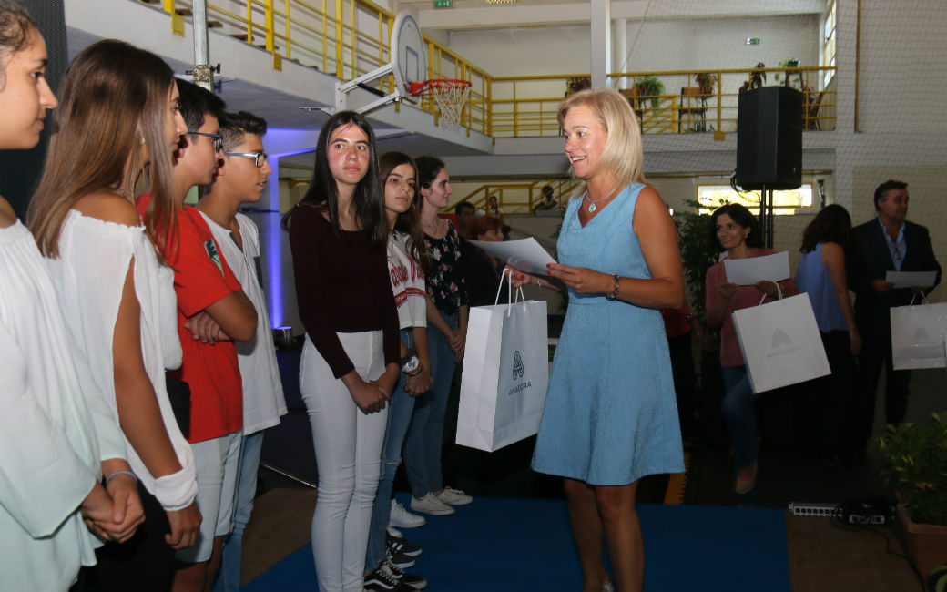 Carla Tavares, Presidente da Câmara Municipal da Amadora, distingue melhores alunos do 9.º ano