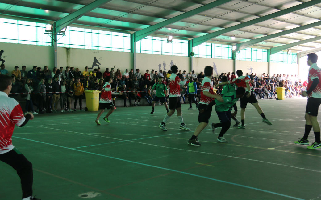 O andebol é uma das provas dos Jogos Juvenis Escolares.