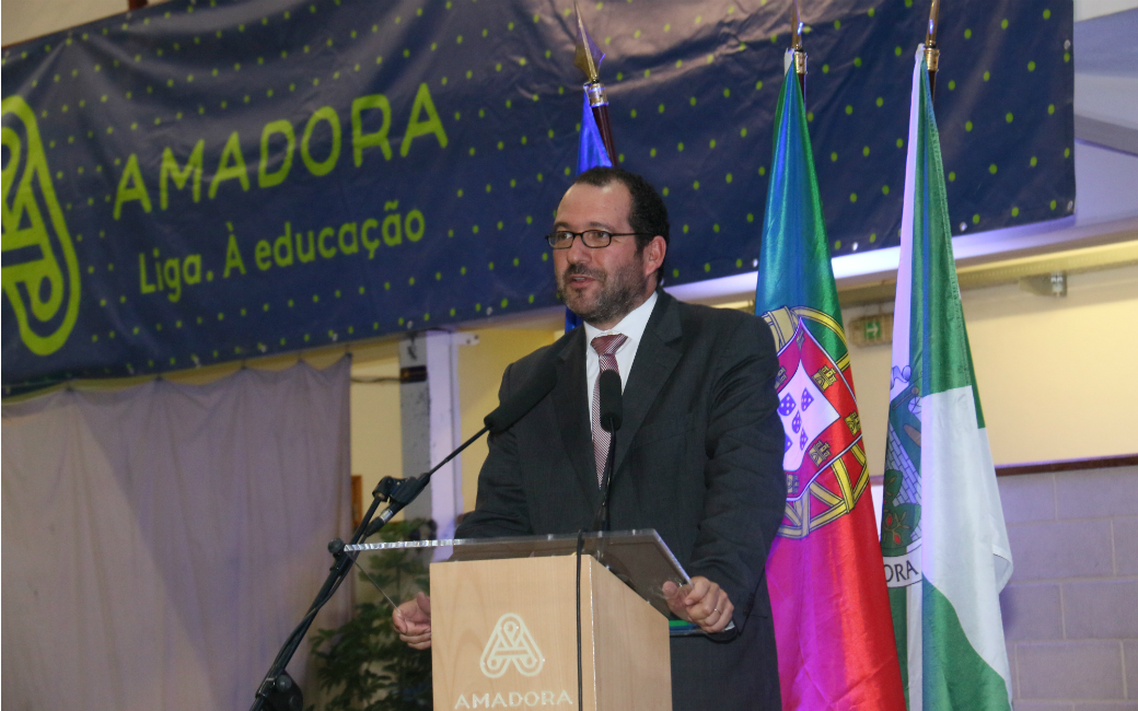 João Costa, Secretário de Estado da Educação, pediu aos pais para confiarem nas escolas públicas a segurança dos seus filhos e o sucesso do seu percurso escolar e académico, lembrando que Portugal tem um ótimo sistema de ensino e que o concelho da Amadora é um exemplo disso.