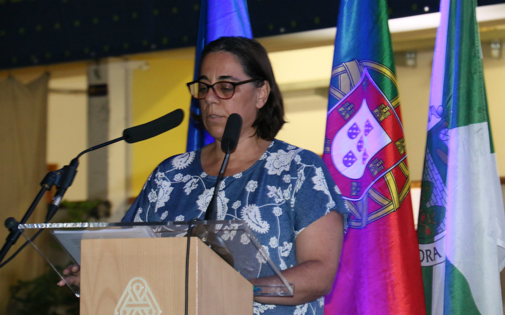 A Presidente da Associação de Pais do Agrupamento, Teresa Oliveira, pediu aos pais maior intervenção e participação na vida escolar dos filhos, apelando aos mesmos para que façam parte da associação de pais. 