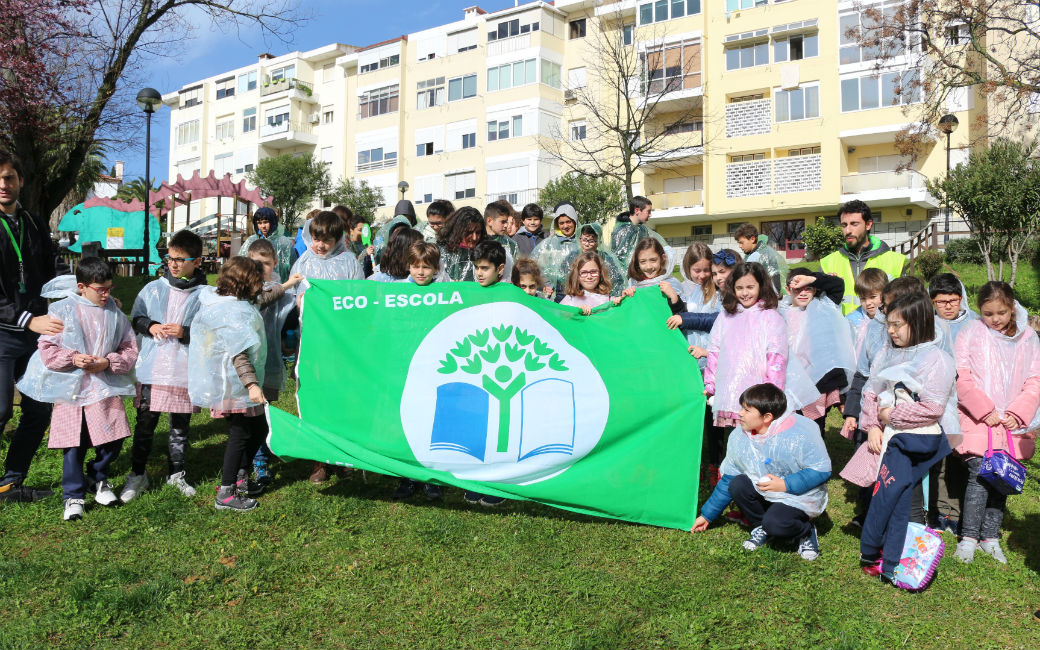 Escolas da Amadora celebram Dia Mundial da Floresta  | Plantação no Parque Urbano de Alfragide