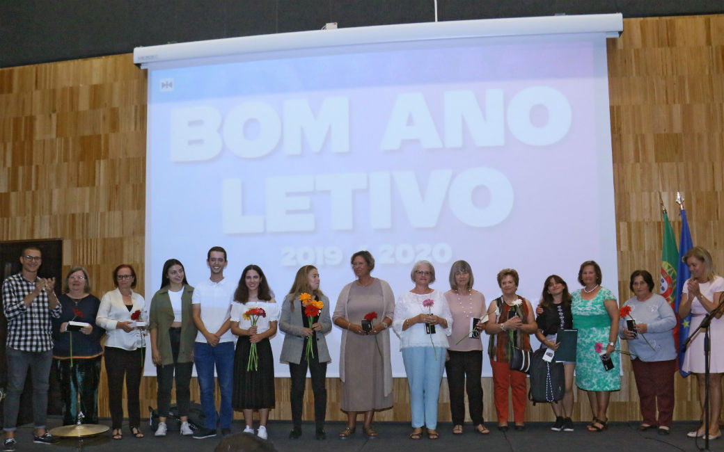 Homenagem aos profissionais da educação recém aposentados