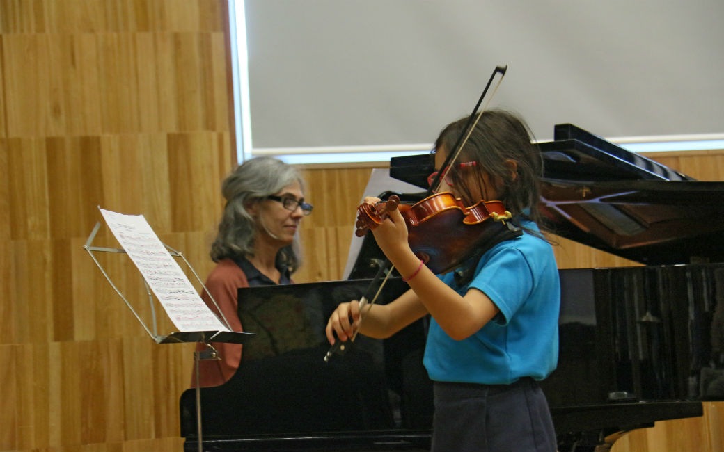 Momento musical - Aluna do polo da Escola de Música do Conservatório Nacional