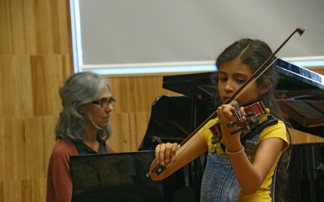 Momento musical - Aluna do polo da Escola de Música do Conservatório Nacional