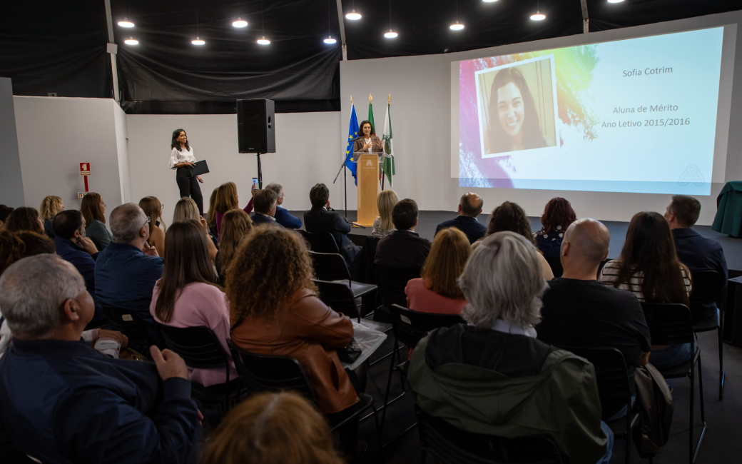 Há vinte anos que o Município da Amadora distingue os seus melhores alunos, tendo sido homenageados ao longo destas duas décadas cerca de 400 jovens.