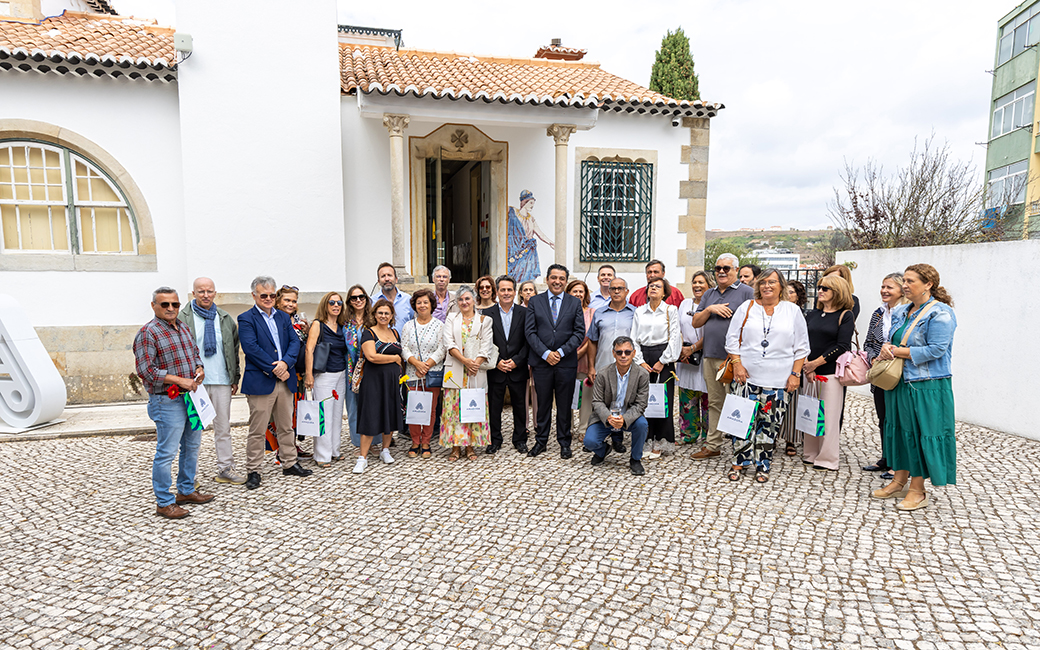 Autarquia presta homenagem a profissionais de educação aposentados