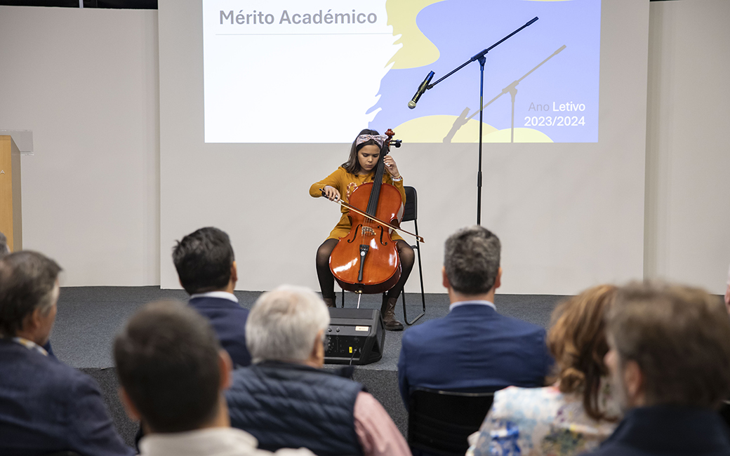Momento musical | Aluna que frequentou na Amadora a Escola Artística de Música do Conservatório Nacional 