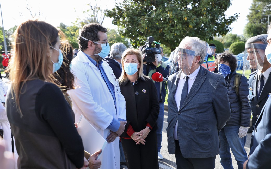 Profissionais de saúde do Hospital Dr. Fernando Fonseca homenageados