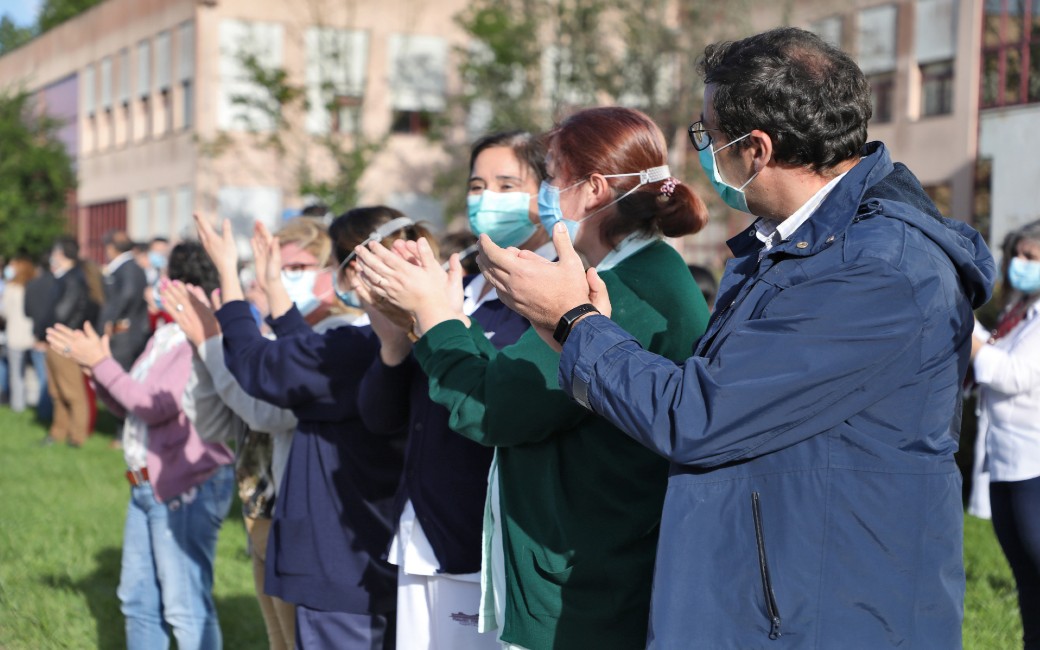 Profissionais de saúde do Hospital Dr. Fernando Fonseca homenageados