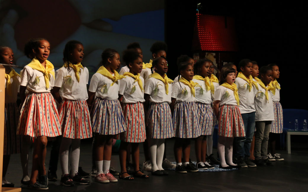 O Grupo Coral Pequenas Espigas animou a tarde com o cante alentejano