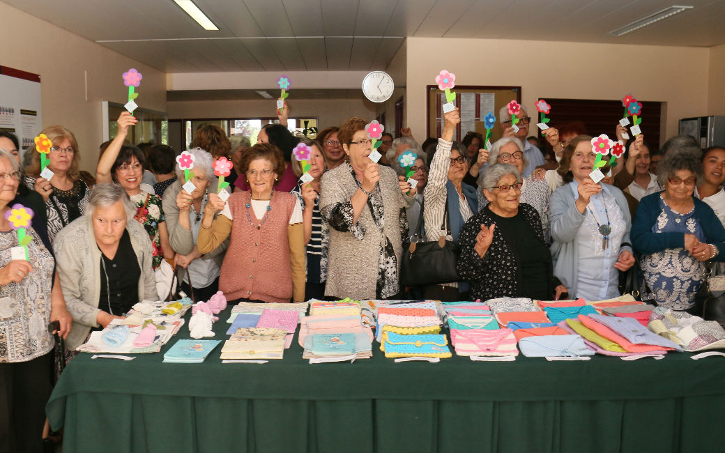 Muitos dos 100 participantes no projeto