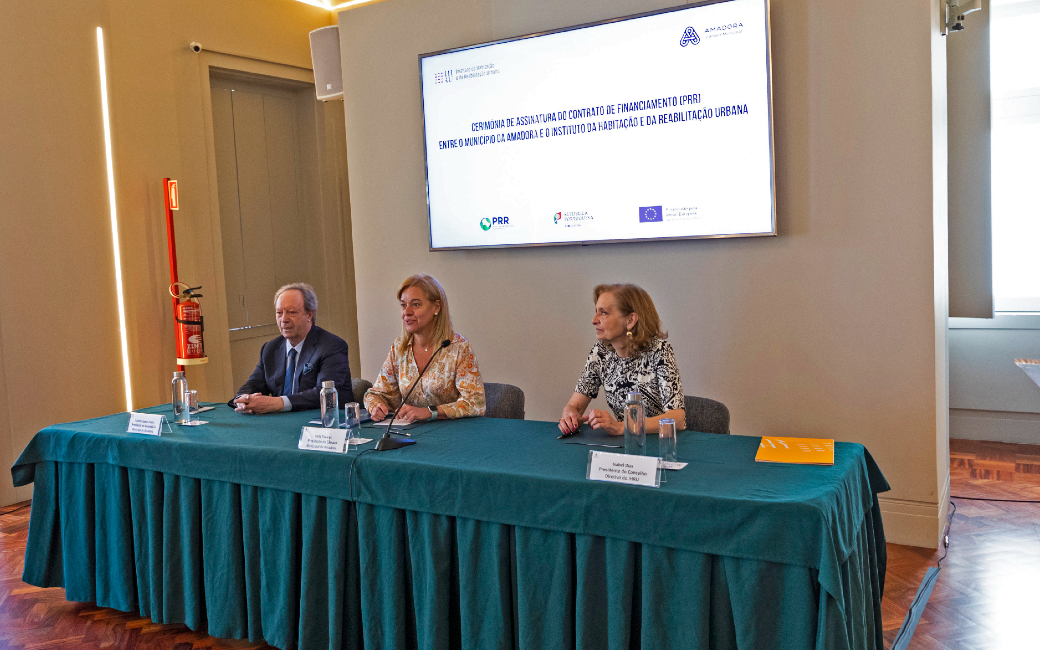 Esta cerimónia contou com a presença da Presidente da Câmara Municipal da Amadora, Carla Tavares, da Presidente do Conselho Diretivo do Instituto da Habitação e Reabilitação Urbana (IHRU), Isabel Dias, e do Presidente da Assembleia Municipal, António Ramos Preto. 