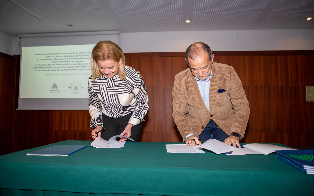 Assinatura do Protocolo de Colaboração entre o Município da Amadora - a Presidente, Carla Tavares e a Santa Casa da Misericórdia da Amadora, Provedor Constantino Fragoso Pinto