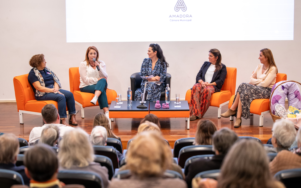 A mesa redonda contou a moderação da atriz Carla Chambel, mentora deste projeto.