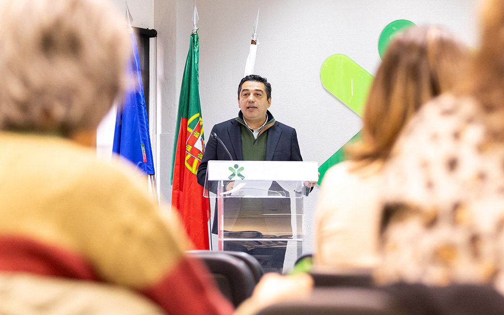  Vítor Ferreira, presidente da Câmara Municipal da Amadora, esteve presente na sessão