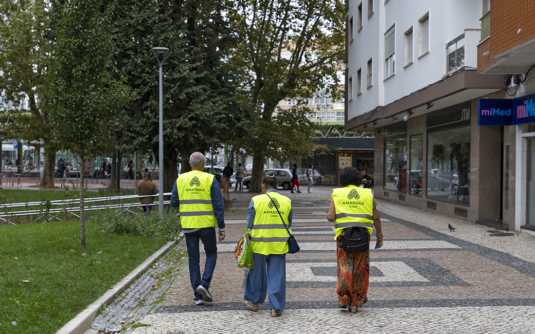 Voluntários nas ações de divulgação do Cartão Amadora 65 + 