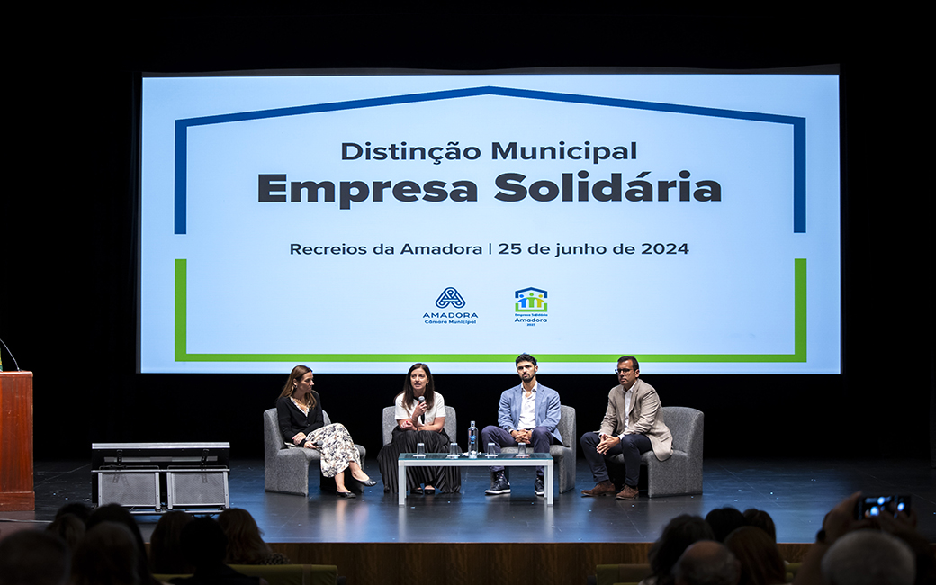 Mesa redonda sobre a Partilha de práticas de responsabilidade social com impacto na Amadora: Pedro Pereira (UBBO Shopping Resort), Inês Appleton (Park International School), Hugo Modesto (Siemens, S.A.), moderadora: Elisabete Costa (SFRAA – Quinta de S. Miguel)