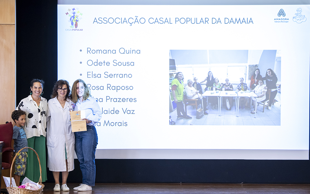 Entrega simbólica dos produtos confecionados ao HFF e dos diplomas aos parceiros/participantes neste projeto, com a presença de Rosalina Barroso, Diretora do Serviço de Neonatologia do HFF