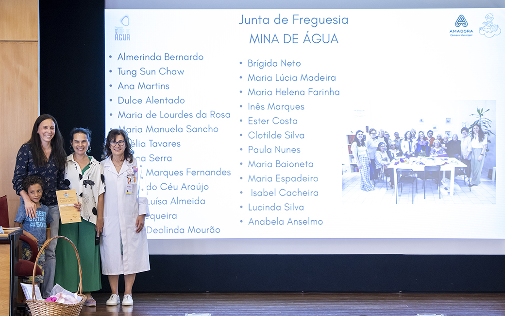 Entrega simbólica dos produtos confecionados ao HFF e dos diplomas aos parceiros/participantes neste projeto, com a presença de Rosalina Barroso, Diretora do Serviço de Neonatologia do HFF