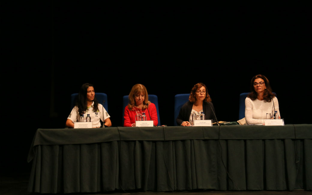 Da esq.ª para dt.ª: Jacinta Gonçalves (INEM), Isabel Pais (Autoridade Nacional de Proteção Civil), Ana Moreno (moderadora, Câmara Municipal da Amadora) e Ana Corte (Serviço Local da Amadora - Segurança Social)  