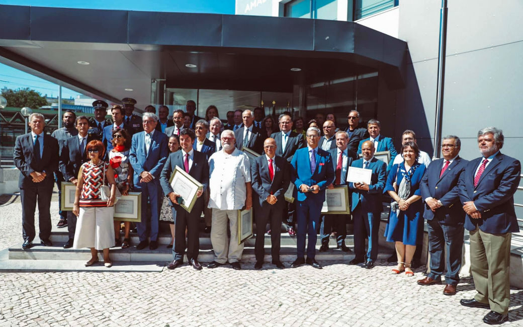 Medalha Municipal de Mérito e Dedicação atribuída em homenagem pública nos 40 anos do Município