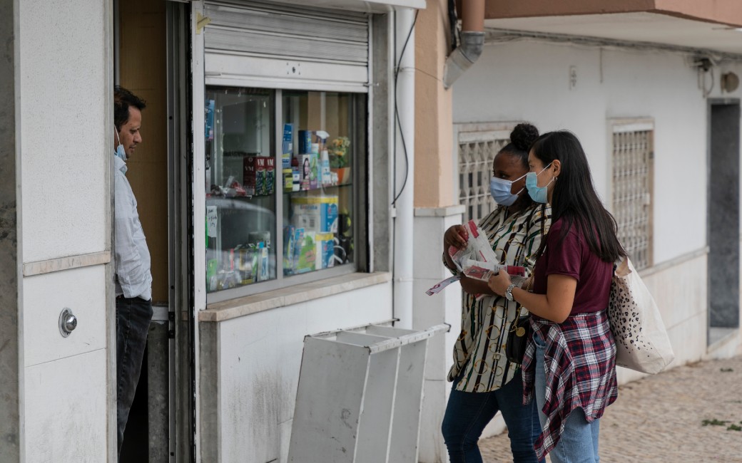 Ação de sensibilização/informação nos bairros do município, com a distribuição de máscaras comunitárias à população