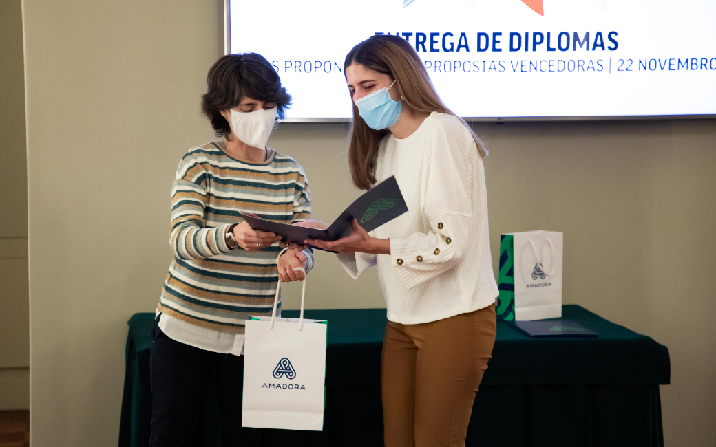 Entrega de Diploma à proponente da Proposta 32 – Iluminação Pública
Projeto – Colocação de iluminação pública no caminho entre o Largo Vasco da Gama e o Largo 1.º de Maio
Proponente: Sara Isabel Rodrigues Moreira
Valor de investimento estimado: 7.500€