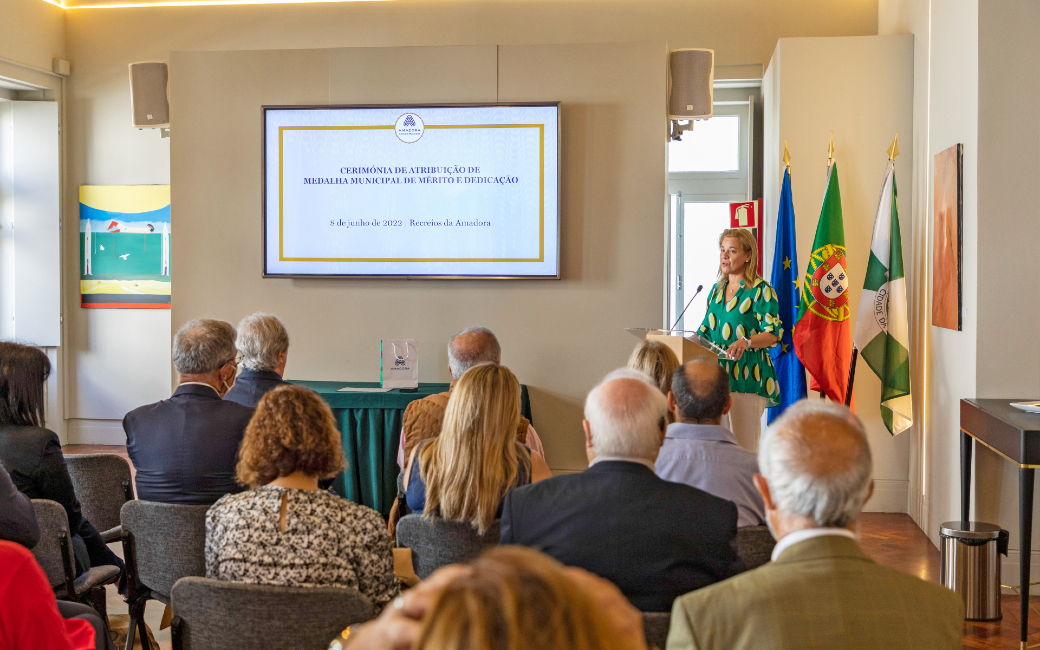 A Câmara Municipal da Amadora atribuiu, no dia 8 de junho, a Medalha Municipal de Mérito e Dedicação – Grau Ouro, a Armando Proença Baptista, personalidade de relevo da cidade da Amadora, com uma longa carreira em funções de Comando e Direção Executiva, em diferentes organismos da Proteção Civil, nomeadamente em Corpos de Bombeiros e Cruz Vermelha Portuguesa. 