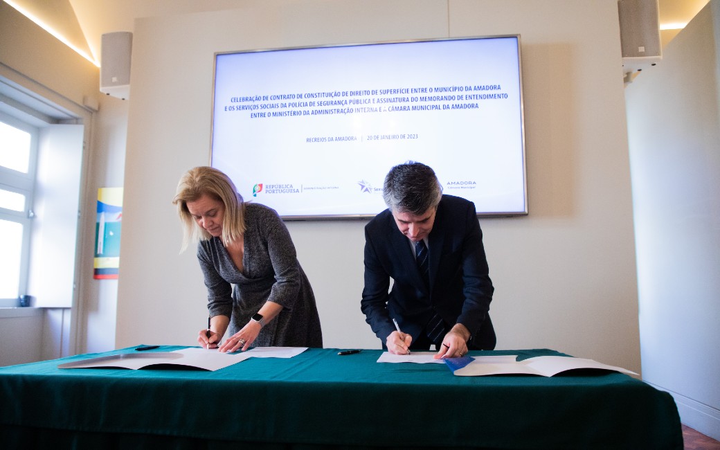 Memorando de Entendimento assinado pelo Ministro da Administração Interna, José Luís Carneiro e pela  Presidente da Câmara Municipal da Amadora, Carla Tavares