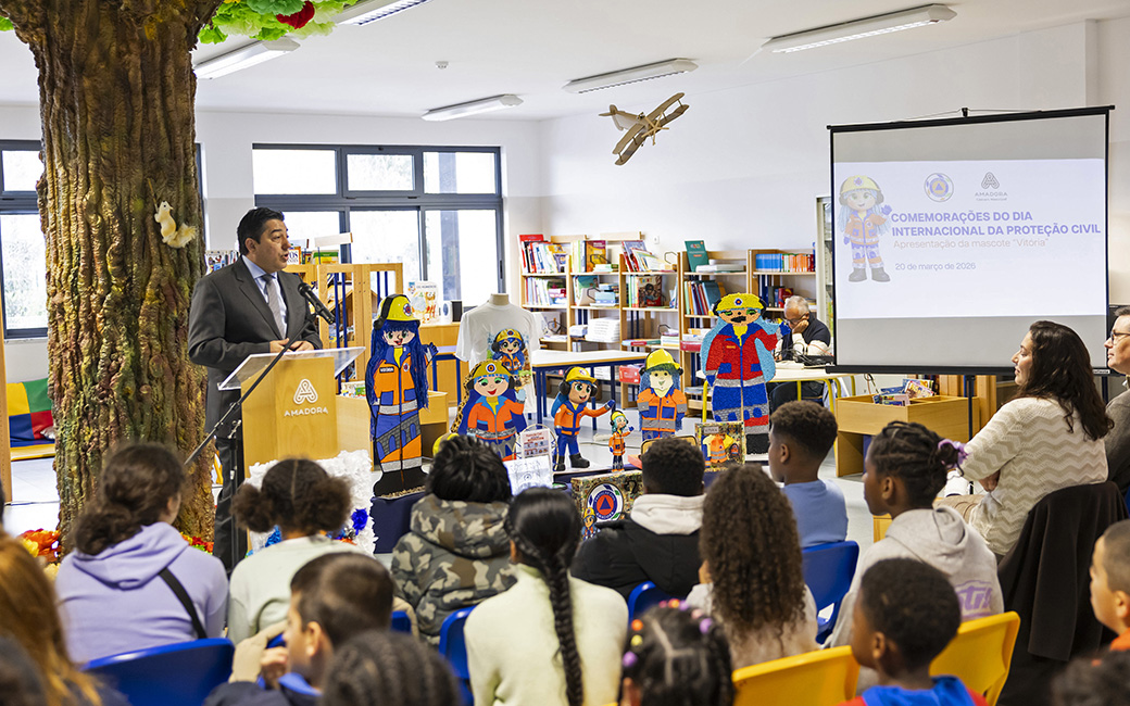 "Vitória" é a nova mascote do Serviço Municipal de Proteção Civil da Amadora