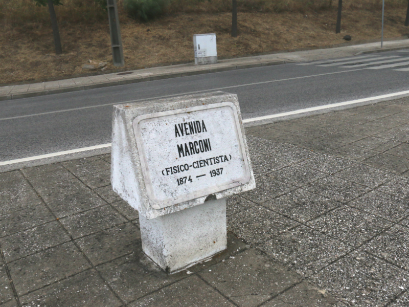 Os SIMAS procederam à instalação de coletores domésticos de ligação do loteamento Marconi-Parque na freguesia da Venteira.