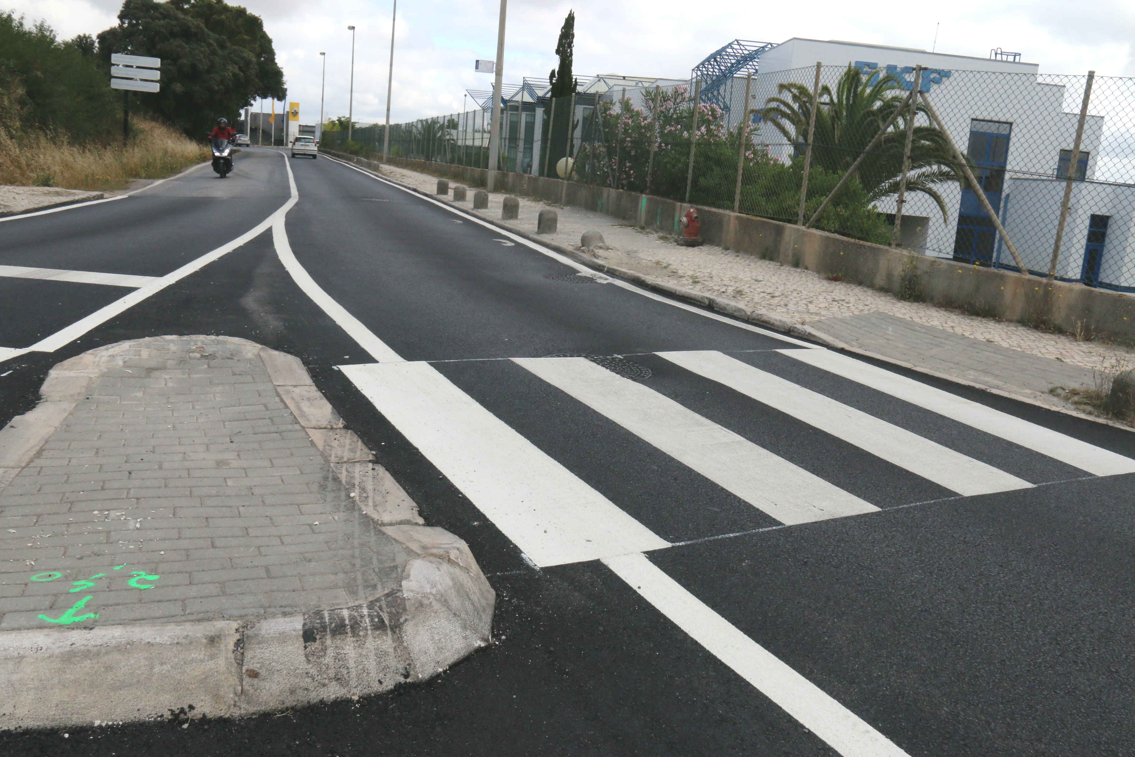 Os SIMAS procederam à instalação de coletores domésticos de ligação do loteamento Marconi-Parque na freguesia da Venteira.