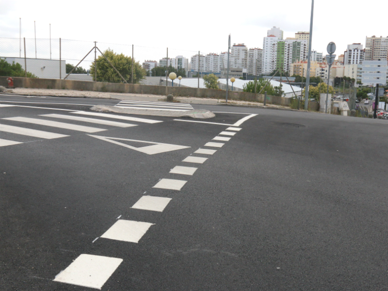 Os SIMAS procederam à instalação de coletores domésticos de ligação do loteamento Marconi-Parque na freguesia da Venteira.