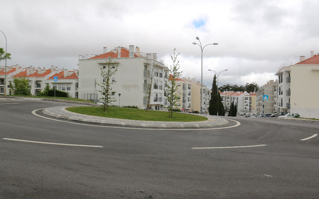 Estrada da Central com nova rotunda