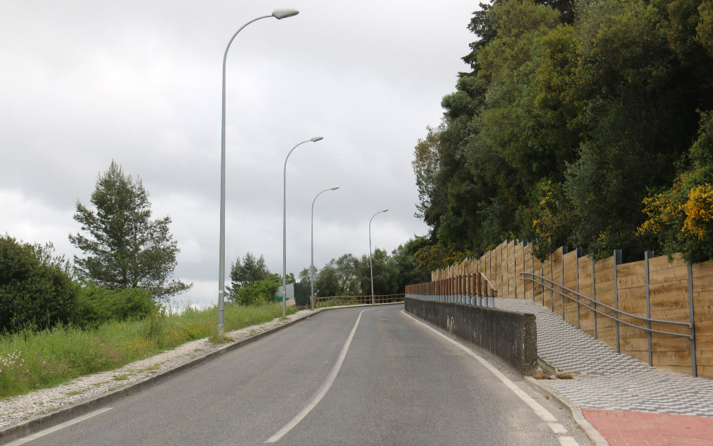 Estrada Serra da Mira sofreu melhoramentos junto ao Parque Fonte das Avencas