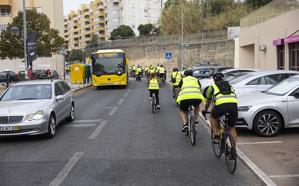 Nos dias 21 e 22 de setembro, no Largo António Feliciano de Castilho, na Venda Nova, decorreu a iniciativa Faz Tua a Rua – Fim de Semana Sem Carros. Os amadorenses foram convidados a participar num passeio de bicicleta, usufruíndo do espaço público, sem carros.
