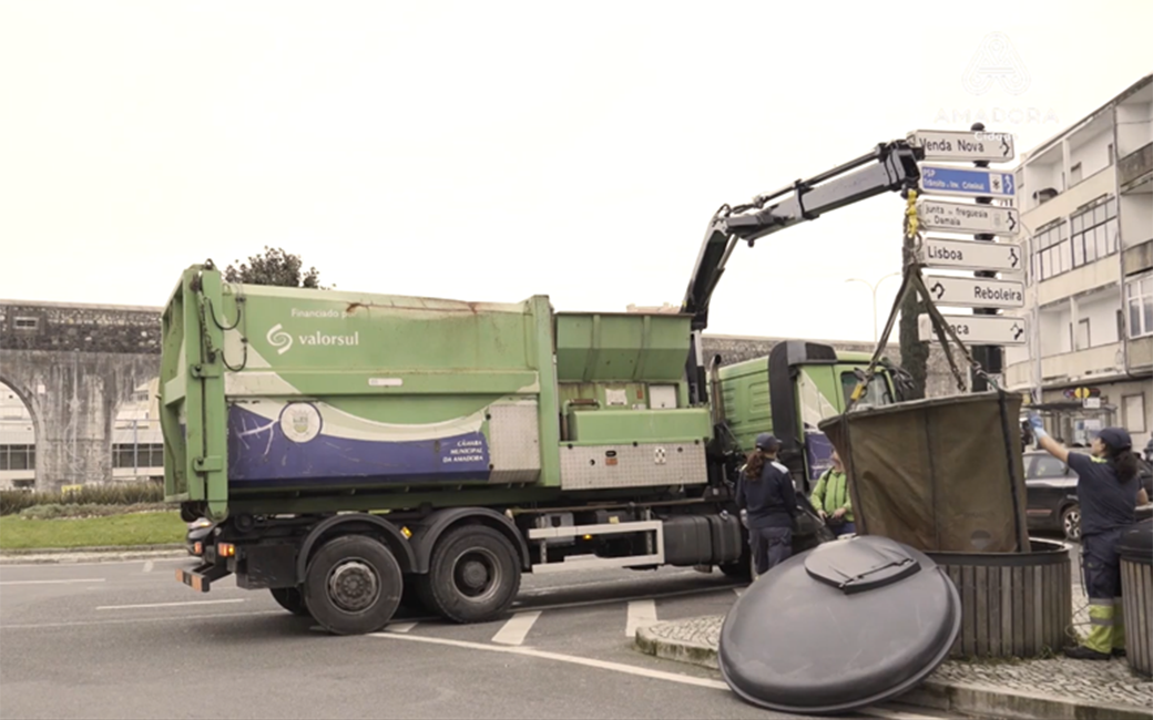 Recolha de lixo | Deposite sempre o lixo no contentor